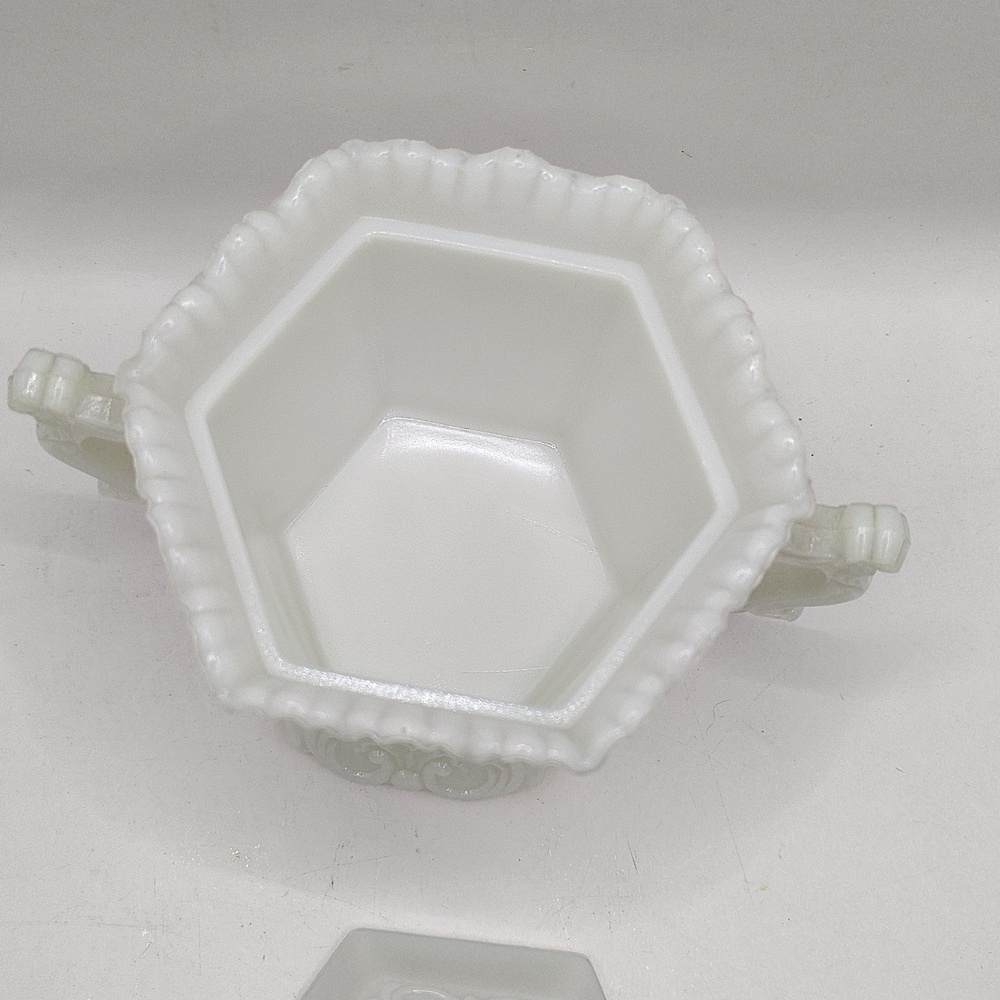 Vintage Westmoreland Opaline Milk Glass Lidded Sugar Bowl 5.5" - Picture 3 of 5